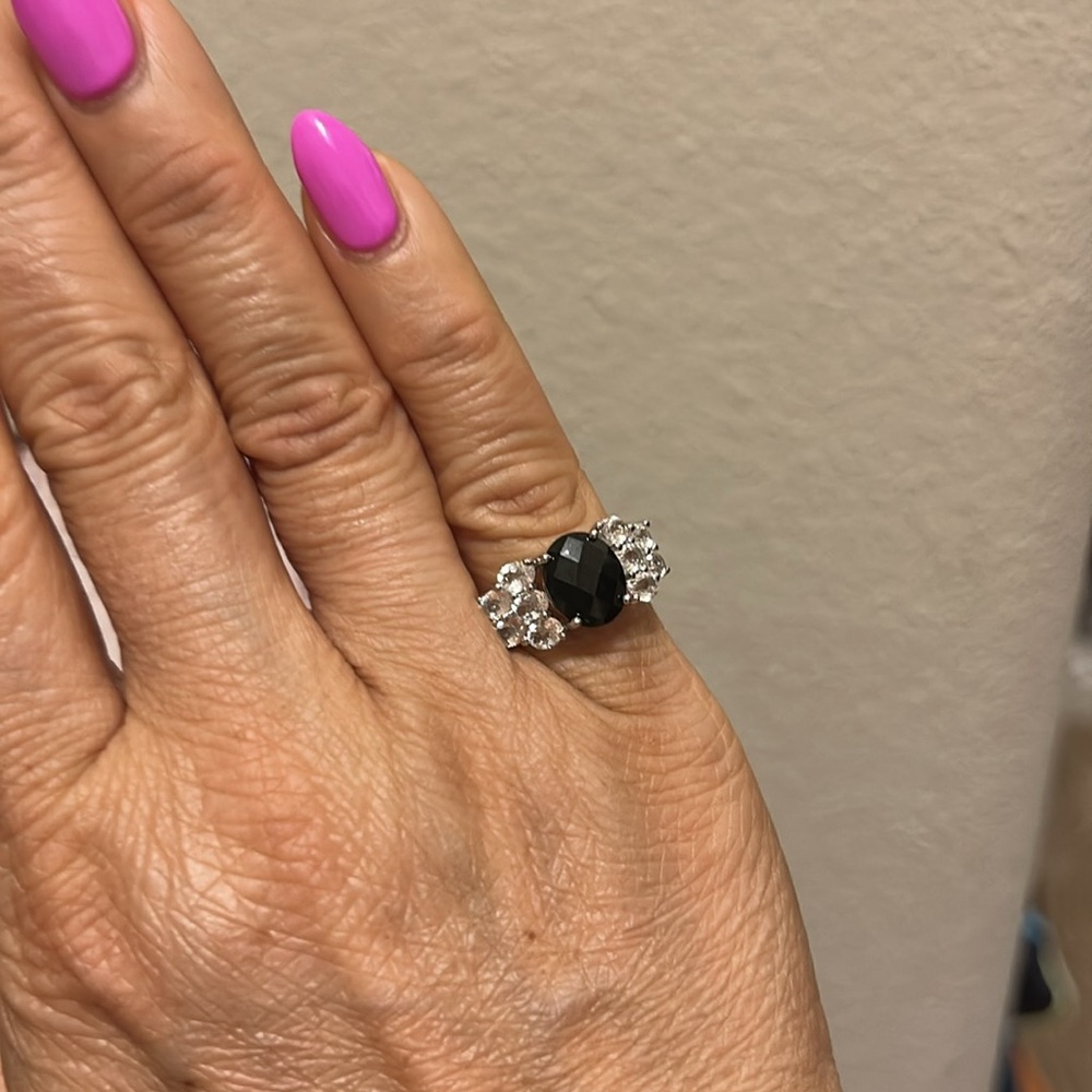 Elegant Black and Silver Ring - Picture 8 of 9